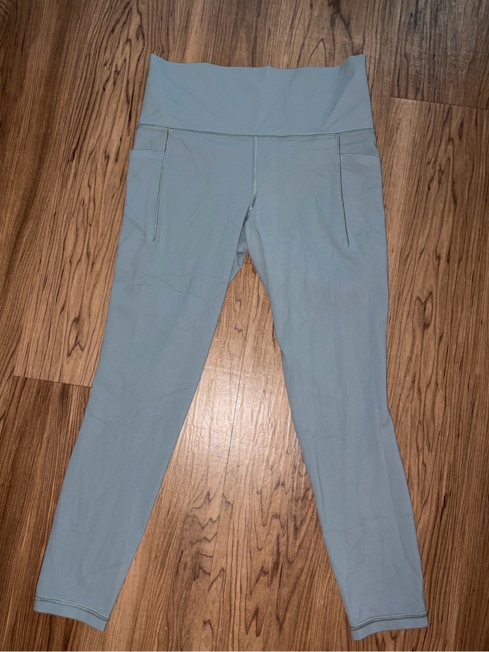 Athleta Salutation Stash Pocket II 7/8 Tight - Size Small